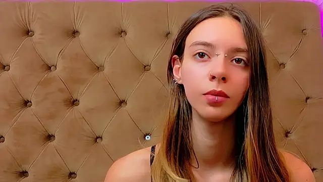 CoraVex Adlı Modelin Canlı XXX Sohbeti