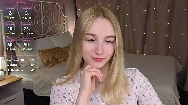 Shy_Polly Show in webcam