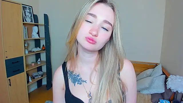 VioletteClaire Chat XXX in diretta