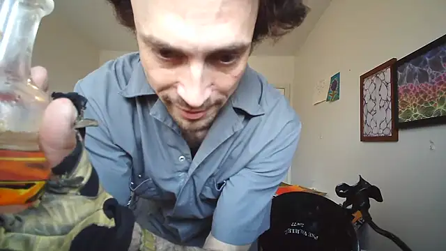 JohnnyMoves Show in webcam