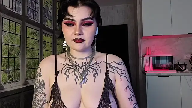 IntrigueYourDay's Live XXX Chat