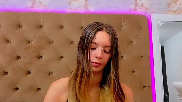 CoraVex's Live XXX Chat