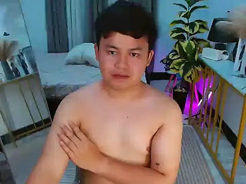 annocentboy webcam show