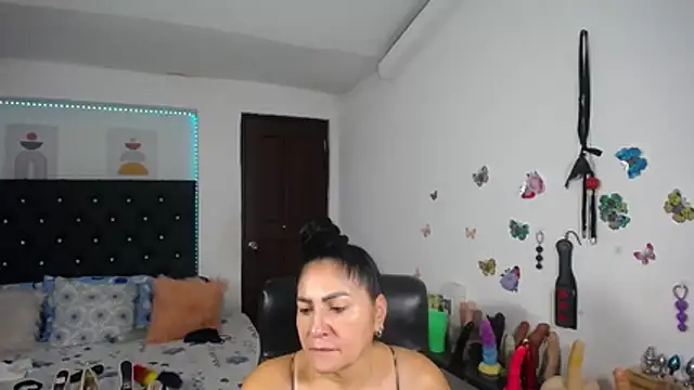 mature_bigboobs10 Adlı Modelin Canlı XXX Sohbeti