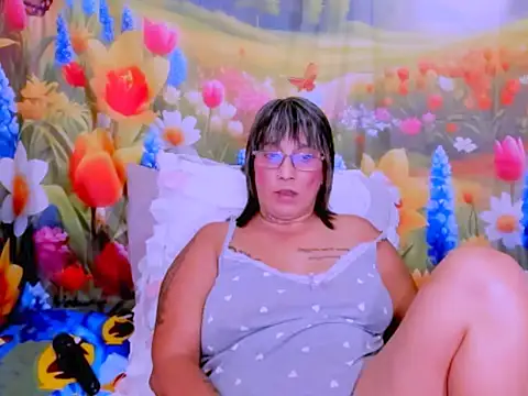 indianroxy Adlı Modelin Canlı XXX Sohbeti