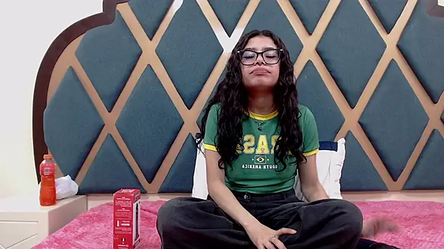 Chat +18 de Issaa_Tyler ao vivo