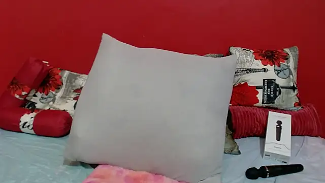 ExtremelyBusty's Live XXX Chat