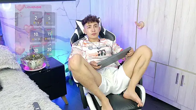 Saimonvela live XXX chat