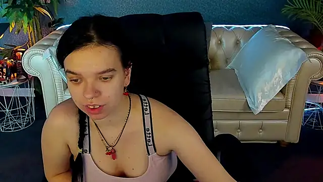 KatrinPearlsss élő XXX-chatje