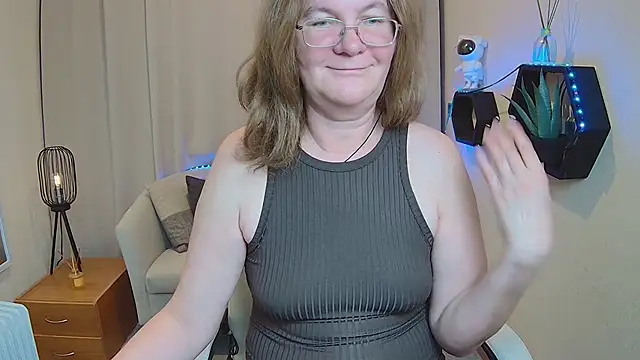 Chat +18 de HolyMilfa ao vivo