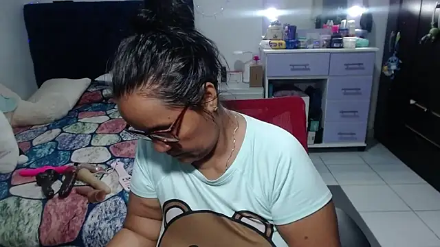 دردشة pervert_mommy_ الجنسية المباشرة
