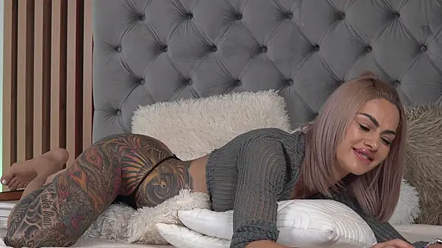 Chat +18 de TiffanyMaze ao vivo