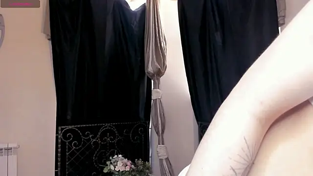 Chat +18 de FloraNesli ao vivo