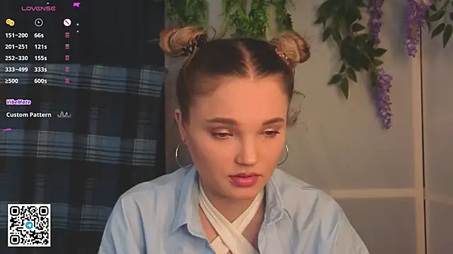 JulieLupo élő XXX-chatje