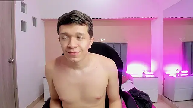 Show modela ken_col na web-kameri