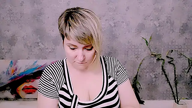 Djullia élő XXX-chatje