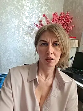 stellahere8 Adlı Modelin Canlı XXX Sohbeti
