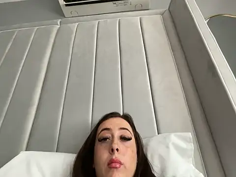 BrunetteBarbieXx_ Webcam show
