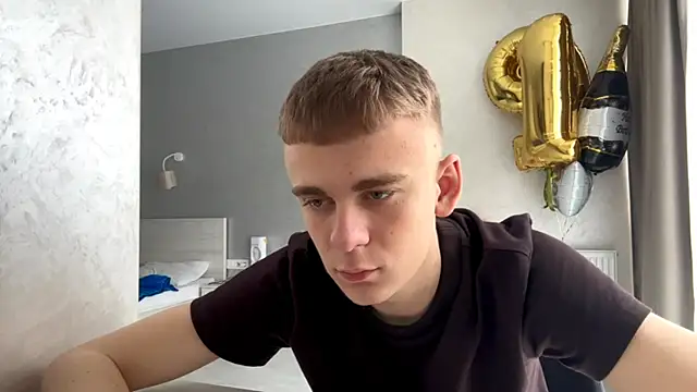 Show modela SoloFury na web-kameri