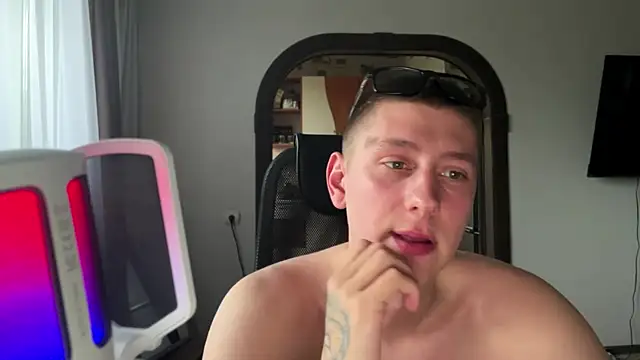 Онлайн чат XXX Keksik_