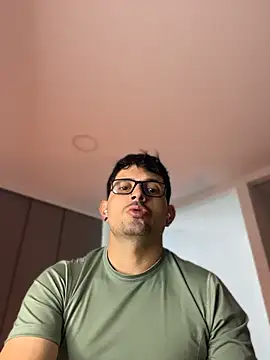 TroyeSavage 网络视讯表演