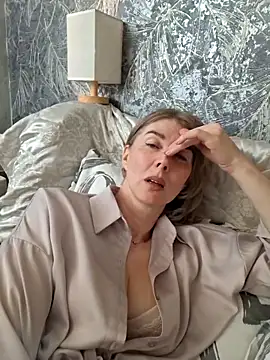 stellahere8 Adlı Modelin Canlı XXX Sohbeti