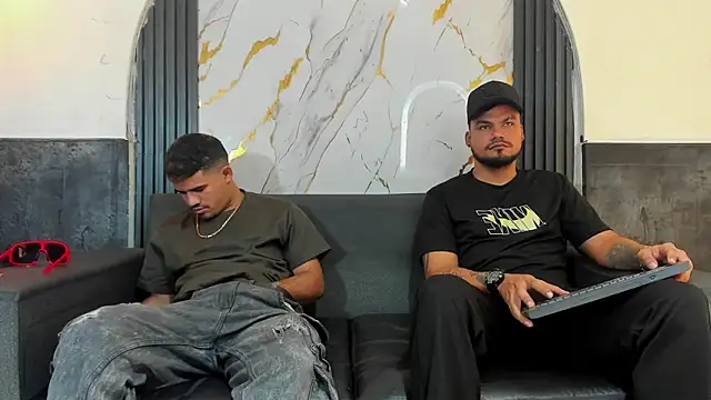 Latins_on_fire Pertunjukan Webcam