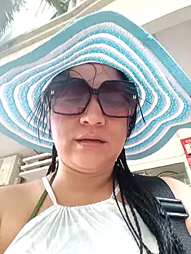 alondraabrown Adlı Modelin Canlı XXX Sohbeti