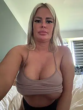Webkamerová show Juliaboobqueen