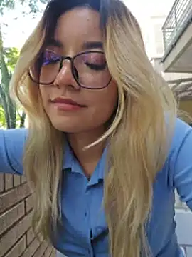 Pretty_roxxyyのライブXXXチャット