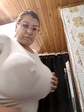 Chat XXX ao vivo de AlexxiaaMat
