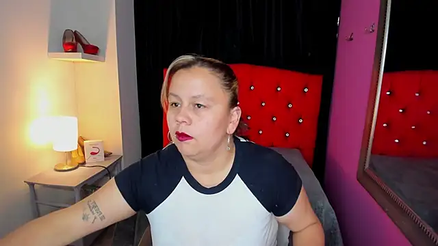 ScarletBigTitties live XXX chat