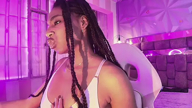Queen_perla_'s Live XXX Chat
