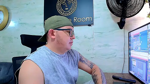 maximo_daddy élő XXX-chatje