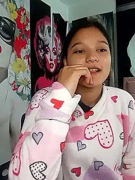 Chat +18 de Sweet_Innocence_ ao vivo
