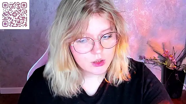 luna_c0ra élő XXX-chatje