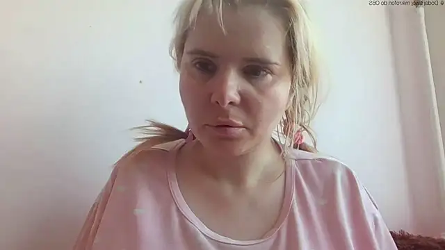 HornyElena Live XXX-chat