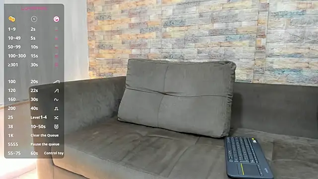 aron_clark's Live XXX Chat