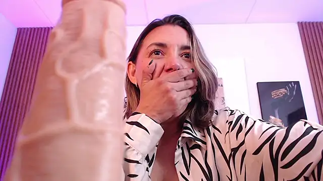 milfsecret69's Live XXX Chat