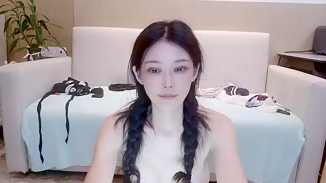 E-ll-A Chat XXX live