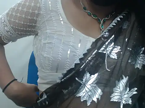 Show modela Lovely_Siri_23 na web-kameri
