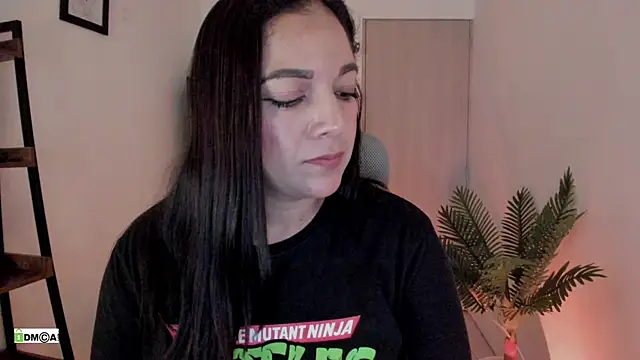 urcute_kitten Adlı Modelin Canlı XXX Sohbeti