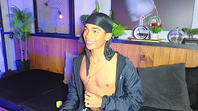 Show modela AlanCutee na web-kameri