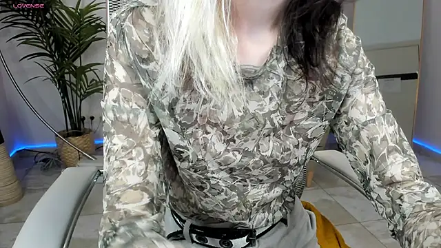 LinaVeritas' Live XXX Chat