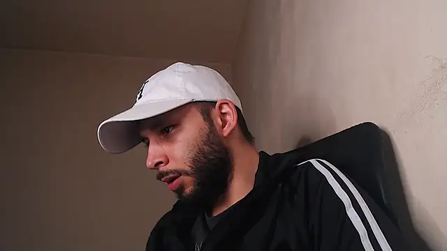 henryaxe Adlı Modelin Canlı XXX Sohbeti