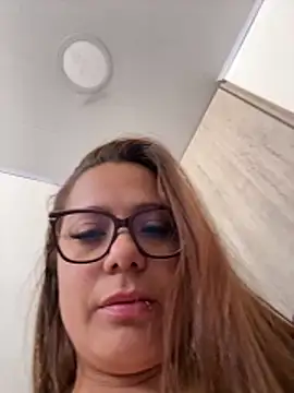XXX chat uživo modela Pretty__Milf
