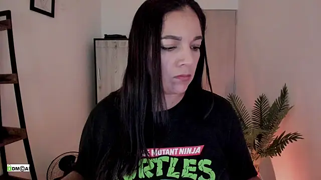 Chat +18 de urcute_kitten ao vivo