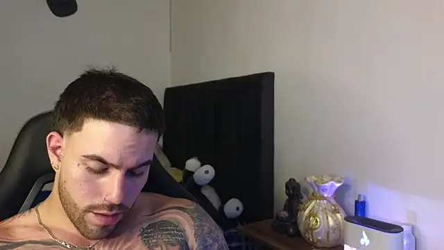 Ades_Lowe's Live XXX Chat