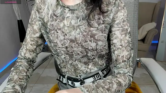 LinaVeritas' Live XXX Chat