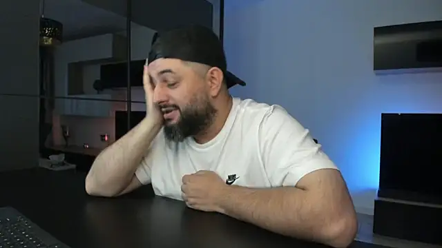 Chat XXX en directo de DravenPeak